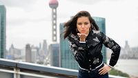 Adriana Lima Kasih Ciuman untuk Kalian Nih, Gengs!