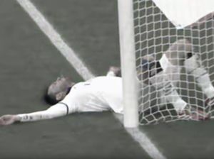 Mereka yang Pernah Tabrak Tiang (Gawang), Dari Diego Costa sampai Satria Tama