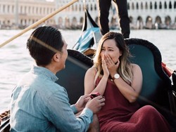 Begini yang Terjadi Saat Dua Pria Melamar Satu Wanita di Waktu Sama