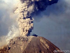 Begini Foto Dahsyatnya Erupsi Sinabung Pagi Tadi