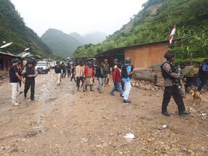 Ingin Natalan, Warga Papua yang Disandera KKB Minta Dievakuasi Ingin Natalan, Warga Papua yang Disandera KKB Minta Dievakuasi