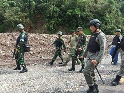 Warga yang Diisolasi KKB di Papua Dievakuasi Pakai Bus Antipeluru