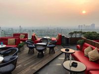 Sore Ini Enaknya Nongkrong di Resto Rooftop dengan Pemandangan Kota