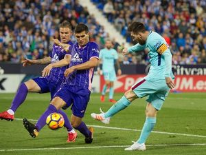 Langsung Giring Bola dari Kickoff, Pemain Leganes Disemprit Wasit