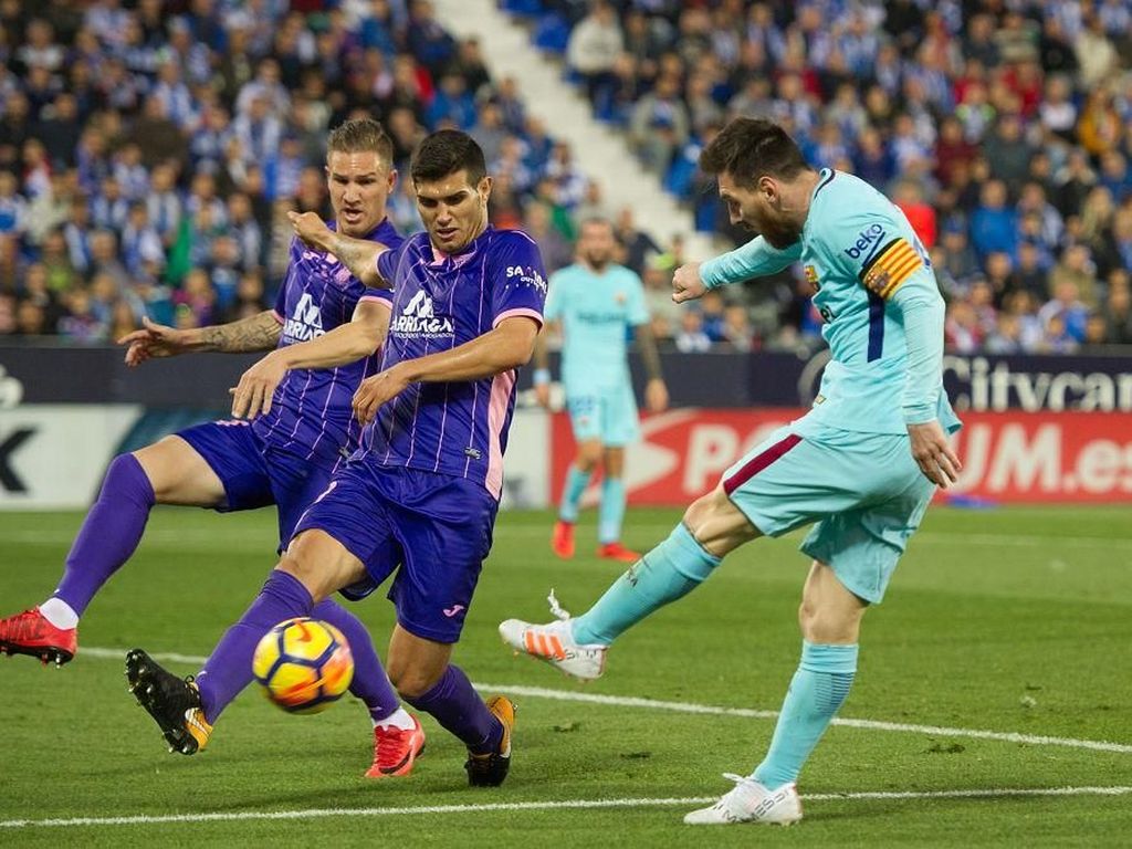 Langsung Giring Bola dari Kickoff, Pemain Leganes Disemprit Wasit Langsung Giring Bola dari Kickoff, Pemain Leganes Disemprit Wasit