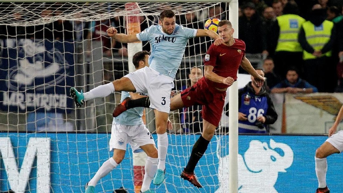Duel Lazio vs AS Roma akan memanaskan Liga italia akhir pekan ini (Foto: Max Rossi/Reuters)