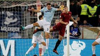 Duel antara Roma dan Lazio di giornata 13 Serie A digelar di Stadion Olimpico, Minggu (19/11/2017) dini hari WIB. Dalam pertandingan ini, Roma bertindak sebagai tuan rumah. Foto: Max Rossi/Reuters