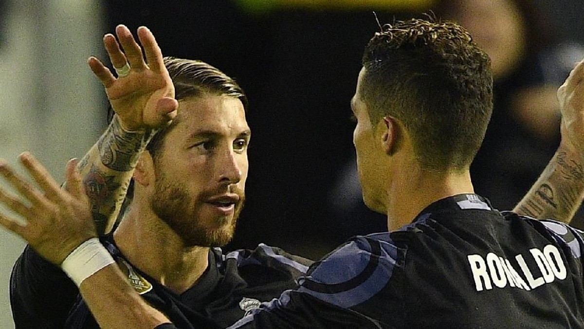 Sergio Ramos dan Cristiano Ronaldo di sebuah laga Real Madrid musim lalu (Foto: Octavio Passos/Getty Images)