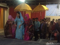 Diiringi Gondang Topak Dua, Kahiyang-Bobby Tiba di Kediaman