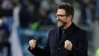 Senyum lebar juga terlihat di wajah allenatore Roma, Eusebio Di Francesco. Foto: Max Rossi/Reuters