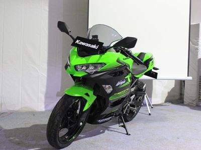 Kawasaki Ninja 250 Baru, Pesaing Honda CBR250RR