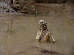 Banjir Merendam Patung-patung Yunani Kuno