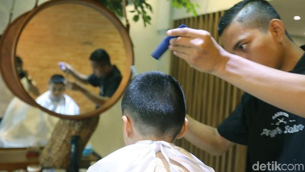 Bisnis Klimis dari Gerai Barbershop