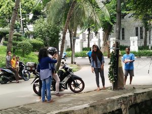 Tren Belum Lewat, Tiang Kecelakaan Novanto Masih Jadi Spot Selfie