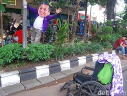 Bikin Kaget Saja, Ada Setya Novanto Peluk-peluk Tiang di Solo