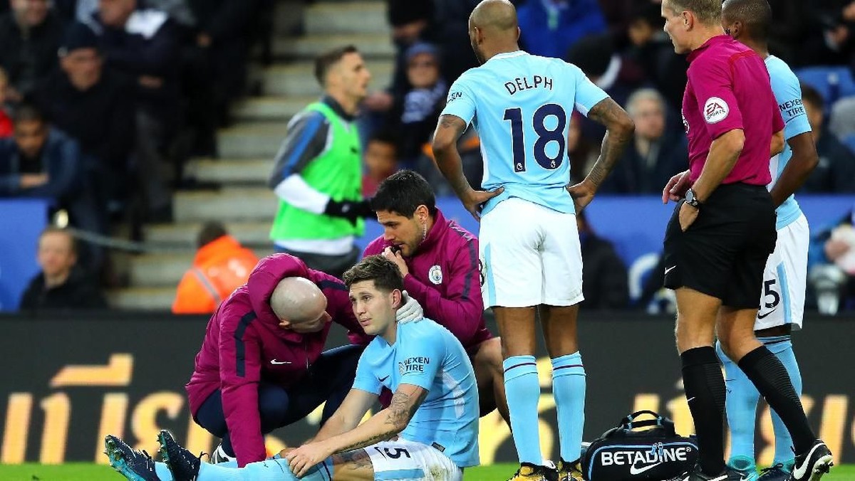 John Stones mengalami cedera dan diperkirakan absen sampai enam pekan (Foto: Richard Heathcote/Getty Images)