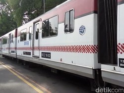 Avanza Tertabrak KA Batara Kresna di Jalan Slamet Riyadi Solo