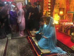 Meriahnya Resepsi Adat Kahiyang-Bobby di Medan