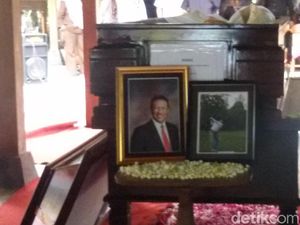Suasana Terkini di Rumah Duka Dirut AP 1 Danang S Baskoro Suasana Terkini di Rumah Duka Dirut AP 1 Danang S Baskoro