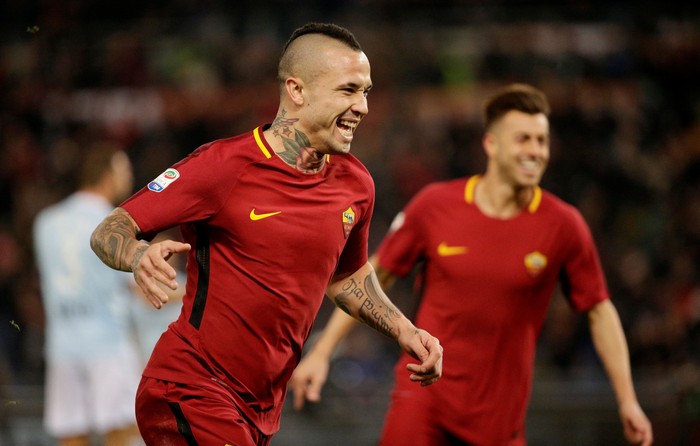 Soccer Football - Serie A - Roma vs Lazio - Stadio Olimpico, Rome, Italy - November 18, 2017   Romas Radja Nainggolan celebrates scoring their second goal with team mates    REUTERS/Max Rossi