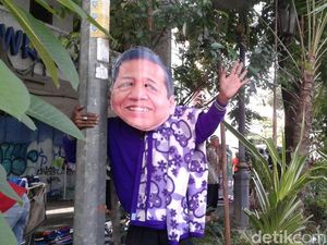 Begini Tingkah Setya Novanto Saat Peluk-peluk Tiang Lampu di Solo