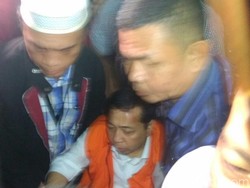 Pakai Rompi Oranye, Setya Novanto Tiba di KPK