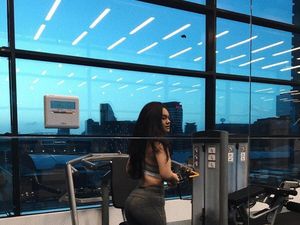 Berbagai Variasi Squats, Rahasia Body Goals ala Shafa Aliya Berbagai Variasi Squats, Rahasia Body Goals ala Shafa Aliya