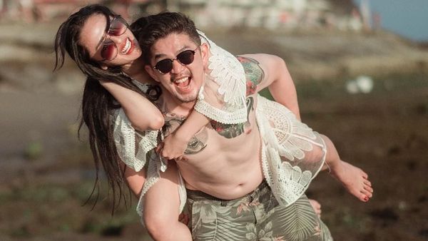 Selvi Kitty Makin Mesra dengan Kekasih