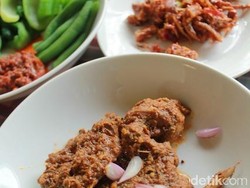 Gulai Daun Ubi Tumbuk dan Roti Jala Akan Disajikan di Pesta Kahiyang dan Bobby