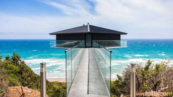 Uji Nyali Tinggal di Rumah Melayang