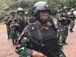 Kejar KKB di Papua, 2 Anggota TNI Tertembak
