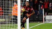 Callum Wilson, depan (Bournemouth). Wilson adalah satu-satunya pemain yang bikin hat-trick pekan ini saat timnya menang 4-0 atas Huddersfield. Ia juga menjadi pemain Inggris pertama yang mencetak trigol Premier League musim ini. (Foto: John Sibley/Action Images via Reuters)