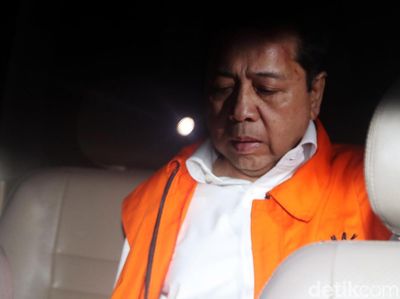 Jidat Merah Novanto dan Fotonya Saat Masih Diperban