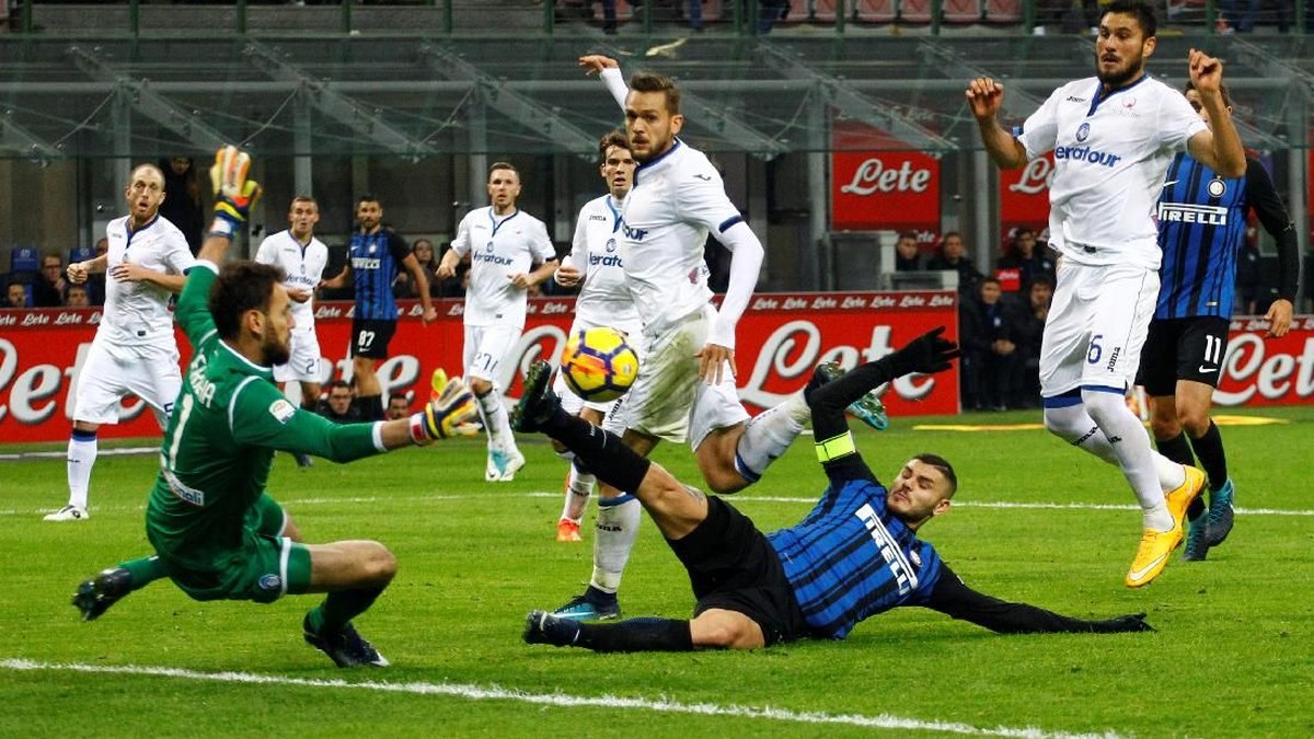 Inter Milan saat melawan Atalanta (Foto: Alessandro Garofalo/Reuters)