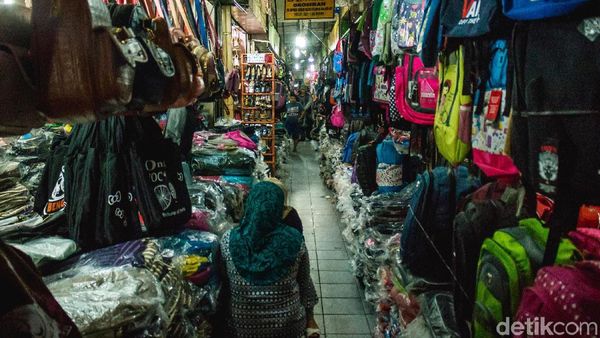 Melihat Lebih Dekat Aktivitas Pasar Senen yang Akan Direvitalisasi