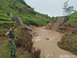 DAM Baru Senilai Rp 291 Juta di Trenggalek Jebol Diterjang Banjir