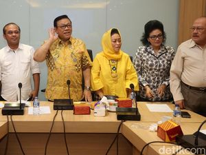 Novanto Ditangkap KPK, Agung Laksono Pimpin Rapat di DPP Golkar