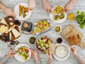 Yuk, Mulai Sekarang Lakukan Kebiasaan #TumpukDiTengah Setelah Makan!