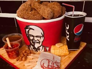 Hayo Tebak, Ini KFC Bucket dan Tas Michael Kors Sungguhan atau Bukan?