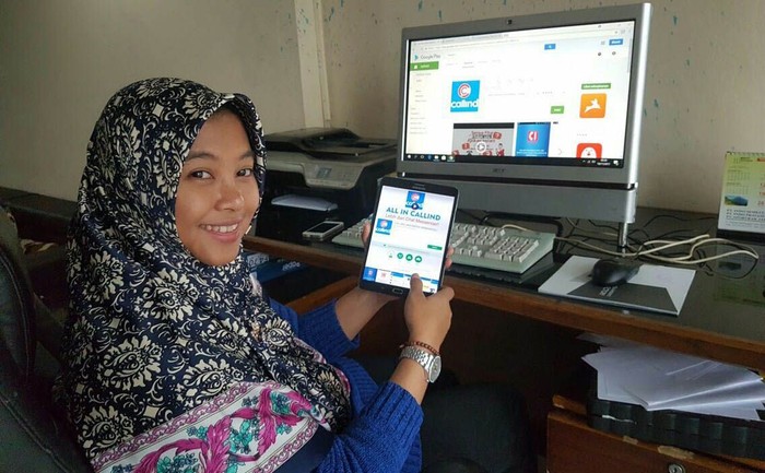 Novi dan apliaksi Callind buatannya. Foto: Rinto Heksantoro/detikcom Novi dan apliaksi Callind buatannya. Foto: Rinto Heksantoro/detikcom