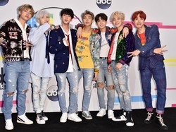 So Cute! BTS Jadi Rainbow di Foto Muster Keempat