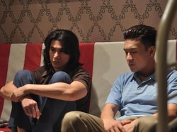 Begini Penampilan Fendy Chow sebagai Kakak Chrisye di Film