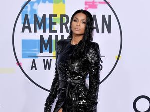 Penyanyi Ciara Percantik Wajah dengan Makeup Tiap Hari Hanya 5 Menit Penyanyi Ciara Percantik Wajah dengan Makeup Tiap Hari Hanya 5 Menit