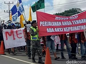 Sering Kecelakaan, Sekelompok Warga Brebes Duduki Flyover Kretek
