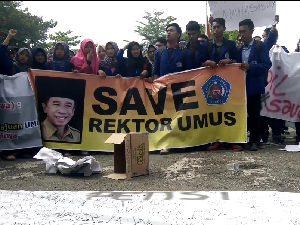 Tolak Qomar Mundur dari Rektor, Mahasiswa UMUS Brebes Gelar Aksi Tolak Qomar Mundur dari Rektor, Mahasiswa UMUS Brebes Gelar Aksi