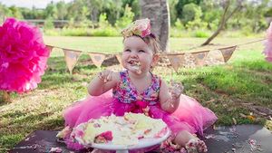 Cemong-Cemong Lucu! Momen Saat Bayi Lakukan Cake Smash