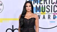 8 Gaya Terseksi Selebriti di American Music Awards 2017
