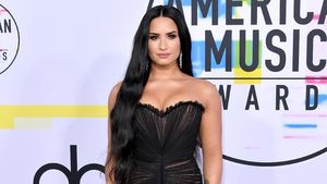 8 Gaya Terseksi Selebriti di American Music Awards 2017