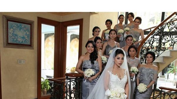 Foto: 12 Gaya Glamour Putri Setya Novanto, Dwina Michaella