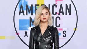Foto: 8 Selebriti Berbusana Terbaik di American Music Awards 2017